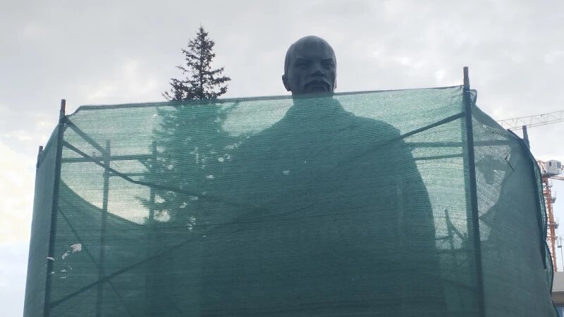     Памятник Ленину на площади Советов. Altapress.ru