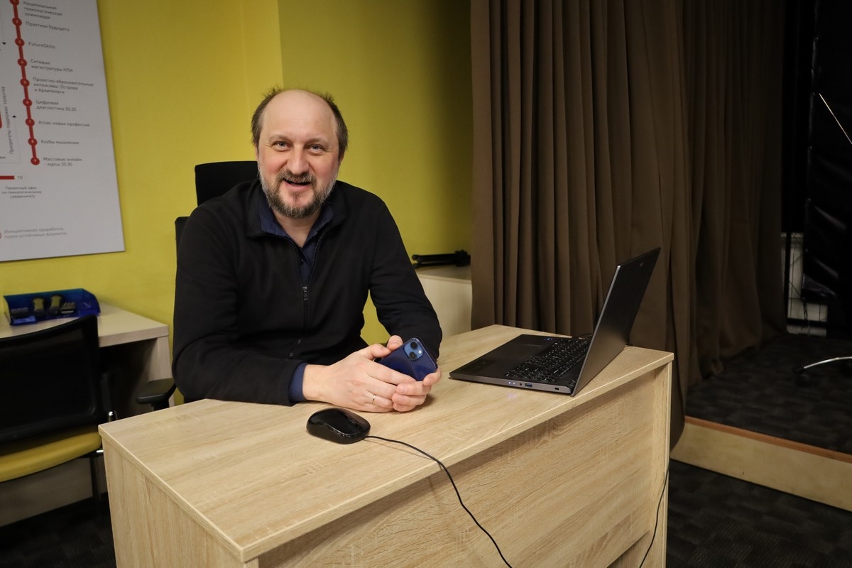 Николай Бем, основатель проекта SiberiaDOC, на кинопоказе в Томске
Фото: Анна Рухубовская, ВШЖ ТГУ