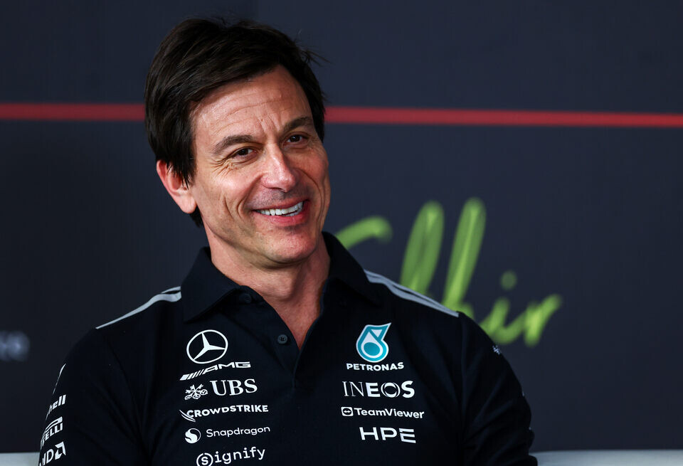    Тото Вольф прокомментировал слухи о замене Рассела на ФерстаппенаLAT Images / Mercedes