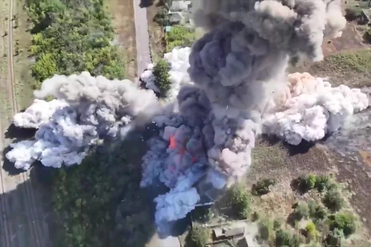    Атаки противника встречаются ударами «эфпивишек» и добротной работой фронтовой авиации.