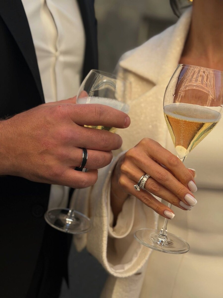    Полина Диброва показала фото из ЗАГСа. Источник: t.me/dibrovapolina