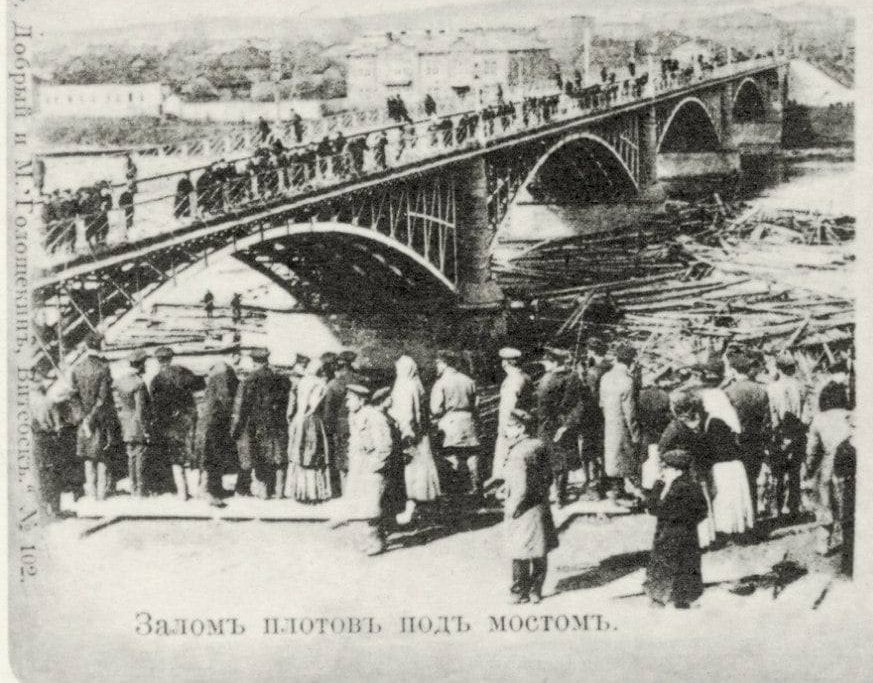 Витебск. Залом плотов под мостом. Открытка начала ХХ века.