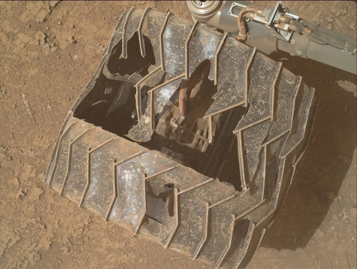    Состояние колеса марсохода Curiosity / © NASA