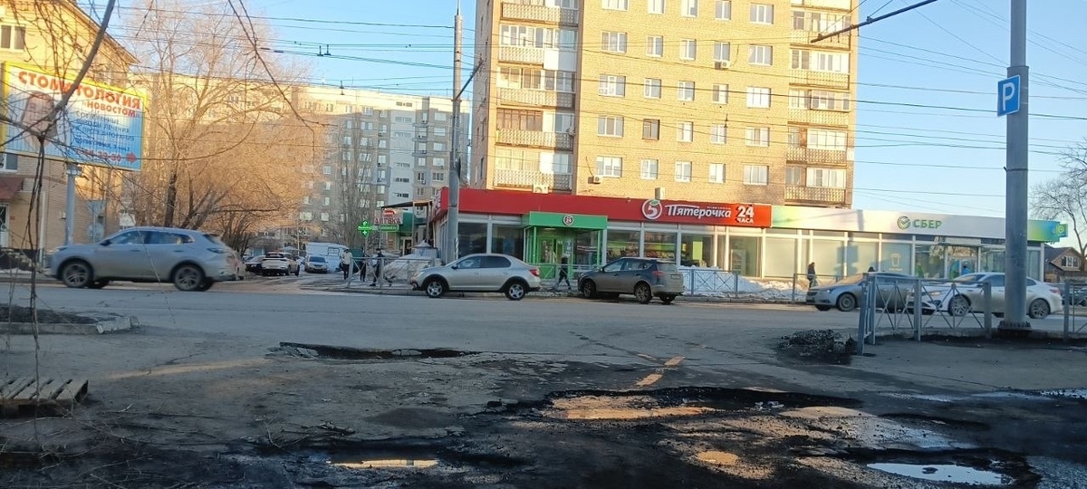    В Оренбурге проезжая часть превратилась в «минное поле»