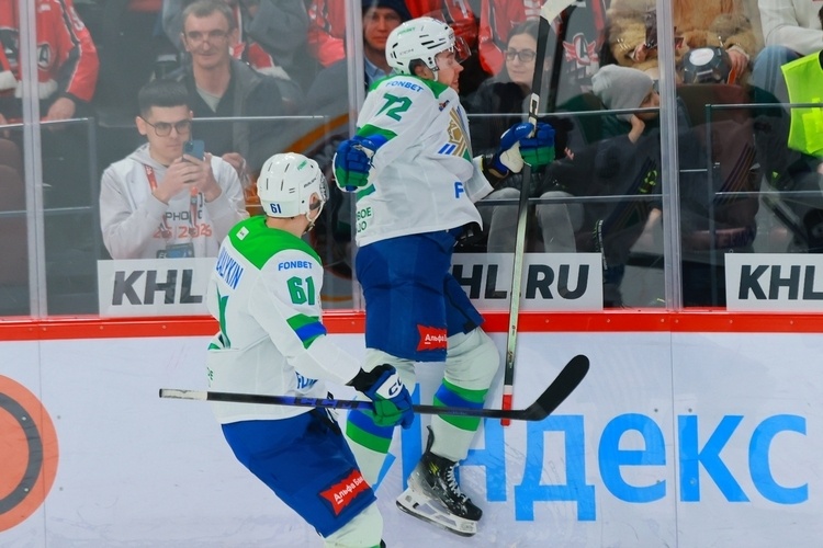    Данил Алалыкин (слева) и Егор Сучков / фото: hcsalavat.ru