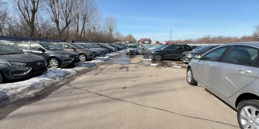 Почему люди люди начали резко критиковать Ладу и сам АвтоВАЗ? Поговорил с менеджером Лада и делюсь с вами