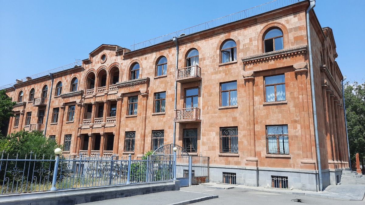 Монашеская резиденция в Эчмиадзине