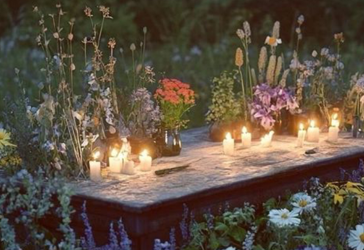 В деревнях люди собирались вместе без причины