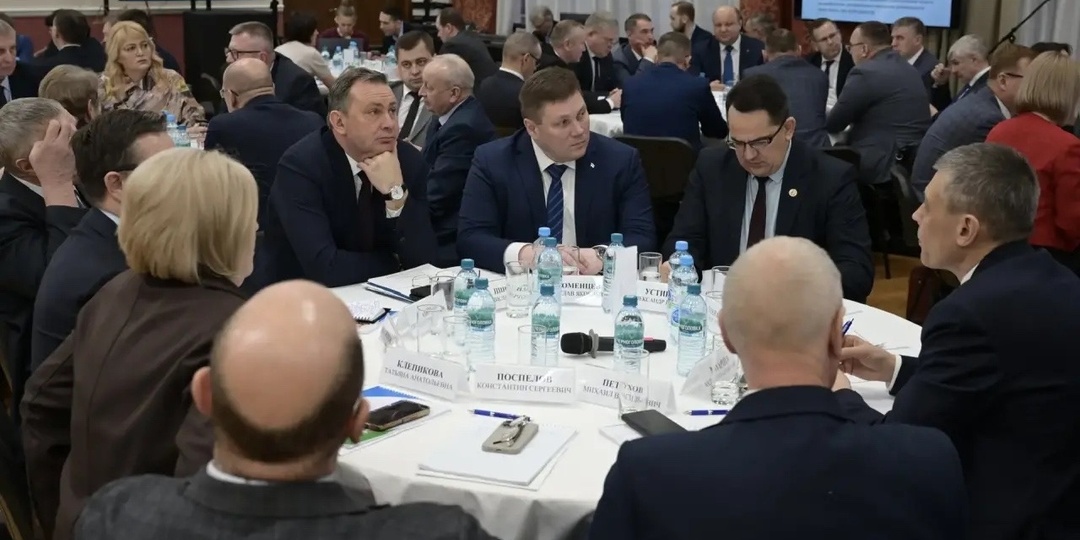 Глава Новоуральского городского округа Вячеслав Тюменцев принял вчера участие в Совете глав муниципальных образований Свердловской области