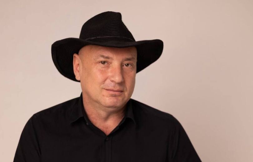 Красавица-жена, с которой 18 лет вместе и яркая роль в сериале «Пес». Как сейчас живет Михаил Жонин