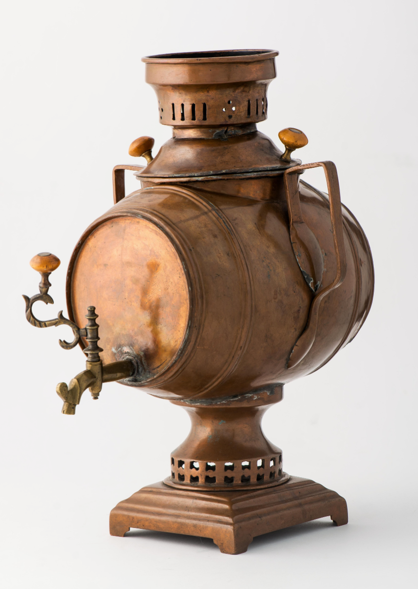 Самовар бочонком. Принадлежал М. И. Кутузову. 1810-е гг.