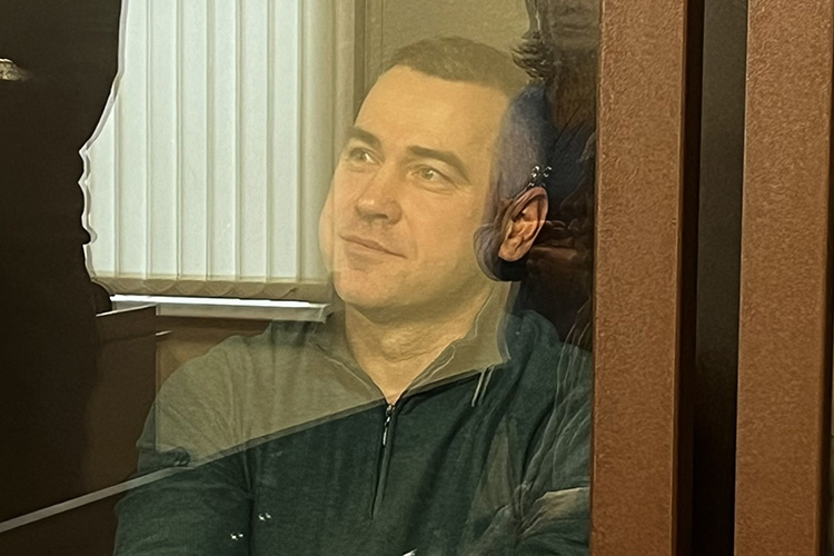    По уголовному делу бывшего начальника следственного отдела по Приволжскому району Казани Эдуарда Закирова (на фото) и его подчиненного Евгения Скрипникова, суд перешел к свидетелям