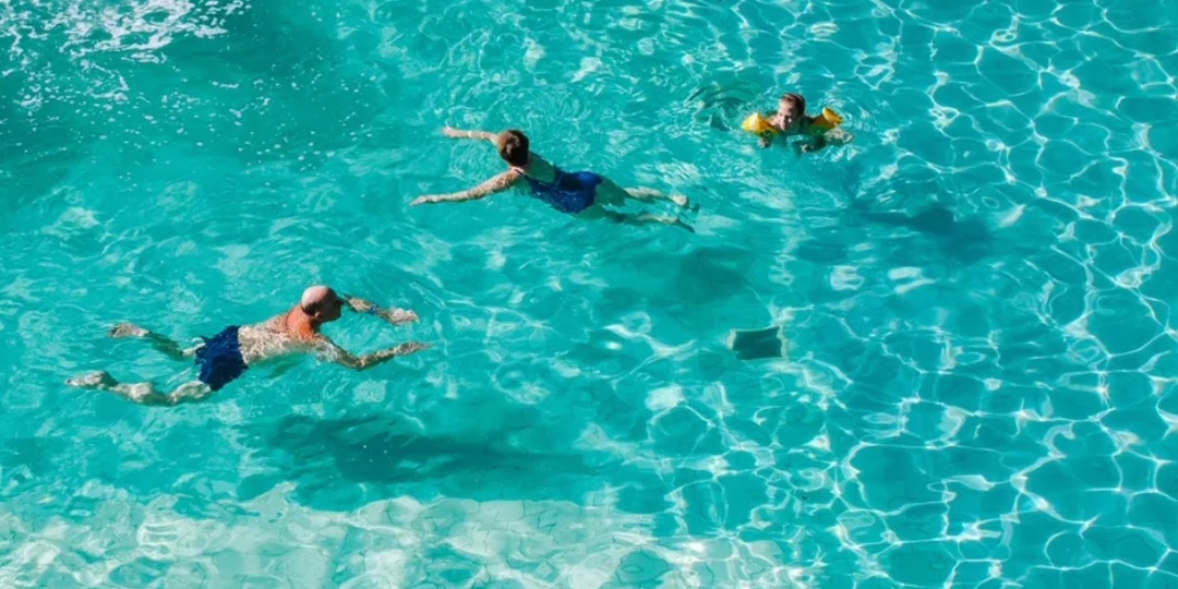 ГОРЯЧИЙ ИСТОЧНИК ,,ВОЛНА" : ОАЗИС НА КРАЮ ГОРОДА