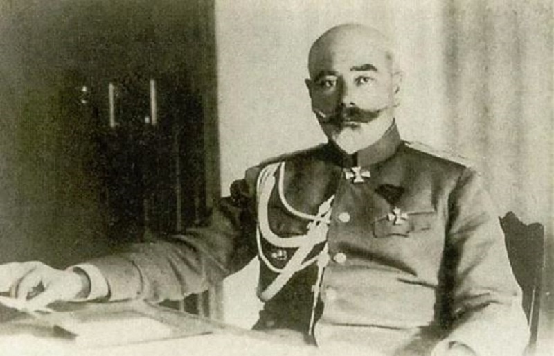 Антон Деникин был честным офицером, но сплотить и повести за собой народ он не сумел. 