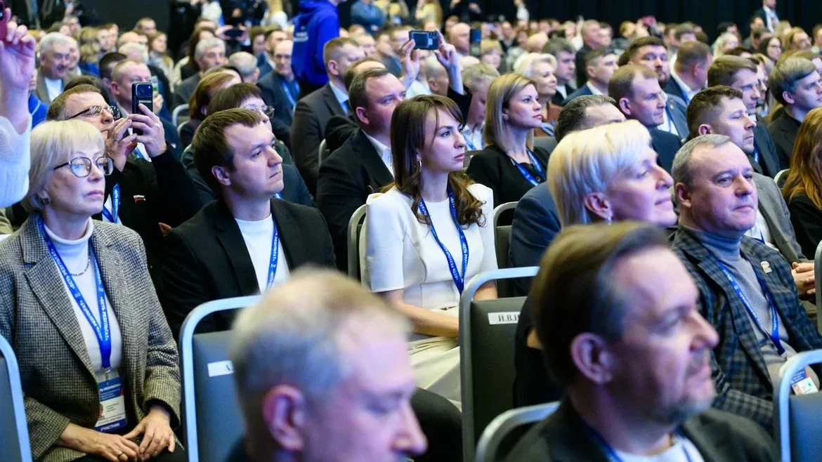     Представители Оренбуржья приняли участие в окружном форуме партии «Единая Россия».     
Фото предоставлено партией «Единая Россия».