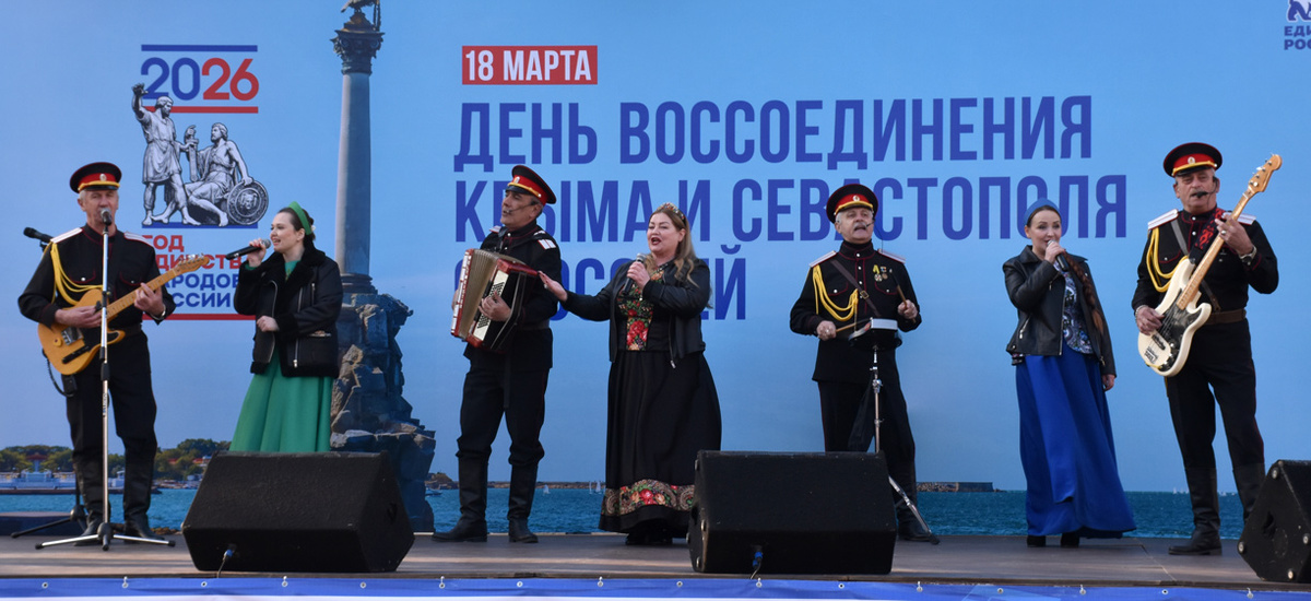 В Черкесске состоялся большой праздничный концерт. Фото Светланы КИЛБА.