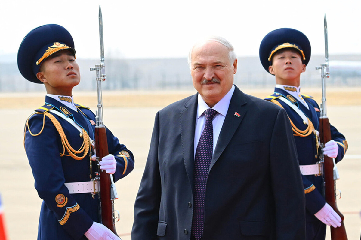 Встреча президента Белоруссии Александра Лукашенко в аэропорту Пхеньяна, КНДР, 25 марта 2026 года    📷