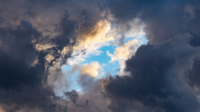 Фото: https://ru.freepik.com/free-photo/beautiful-cloudscape-sunset-after-rain_17246036.htm#