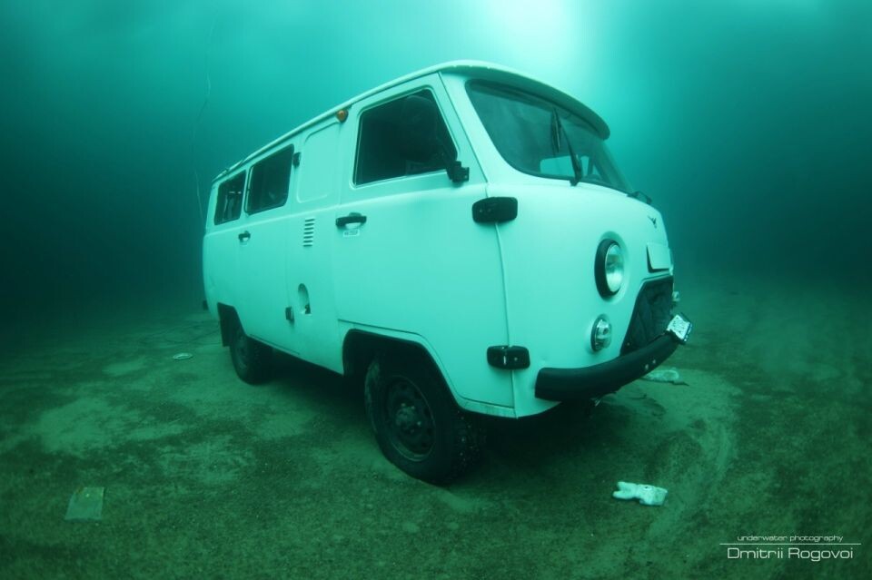    Затонувший автомобиль. Источник: Дмитрий Роговой/vk.com/rda_irk