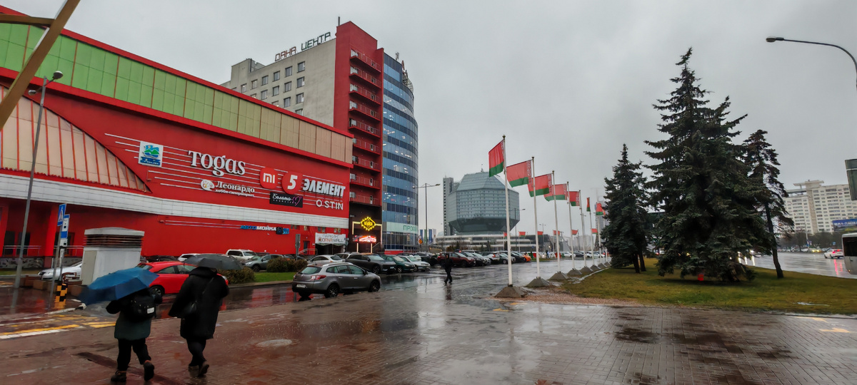 Торговый центр "Дана молл" и белорусская национальная библиотека