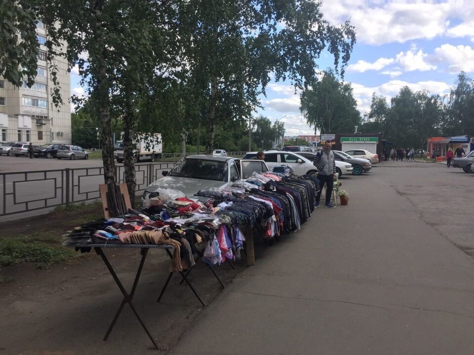    Уличная торговля в Барнауле . Источник: ТОЛК