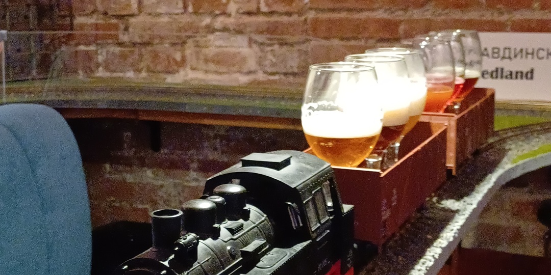 Калининград: побывали в ресторане, где заказы доставляет... паровоз