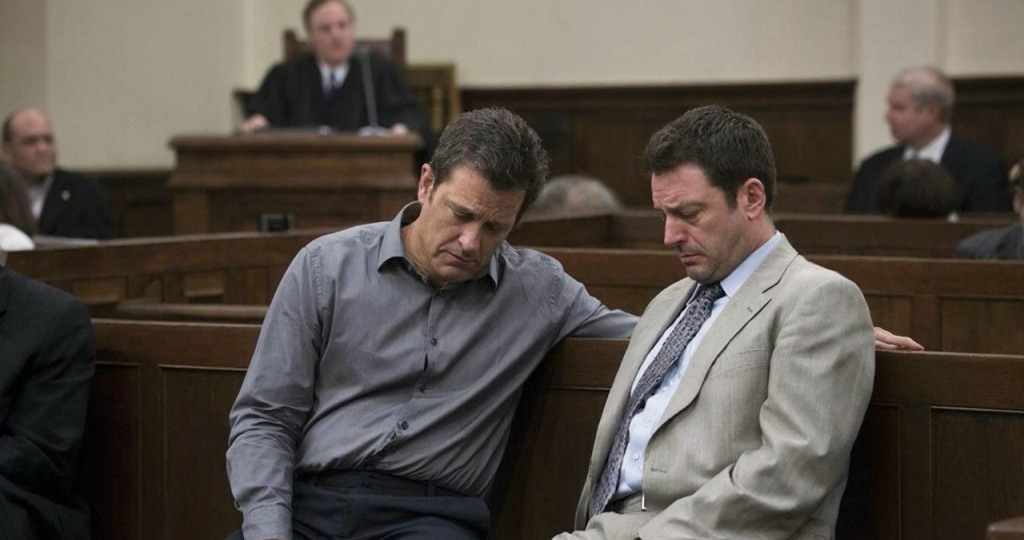 Бывший руководитель городской полиции Ростова и его подчиненный обвиняются в получении взятки и мошенничестве