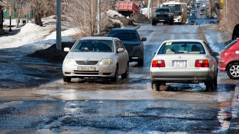     Лужи на ул. Ядринцева. Дмитрий Лямзин