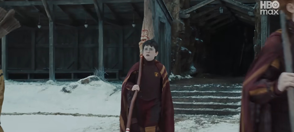 Новый стадион для квиддича и новая метла Гарри