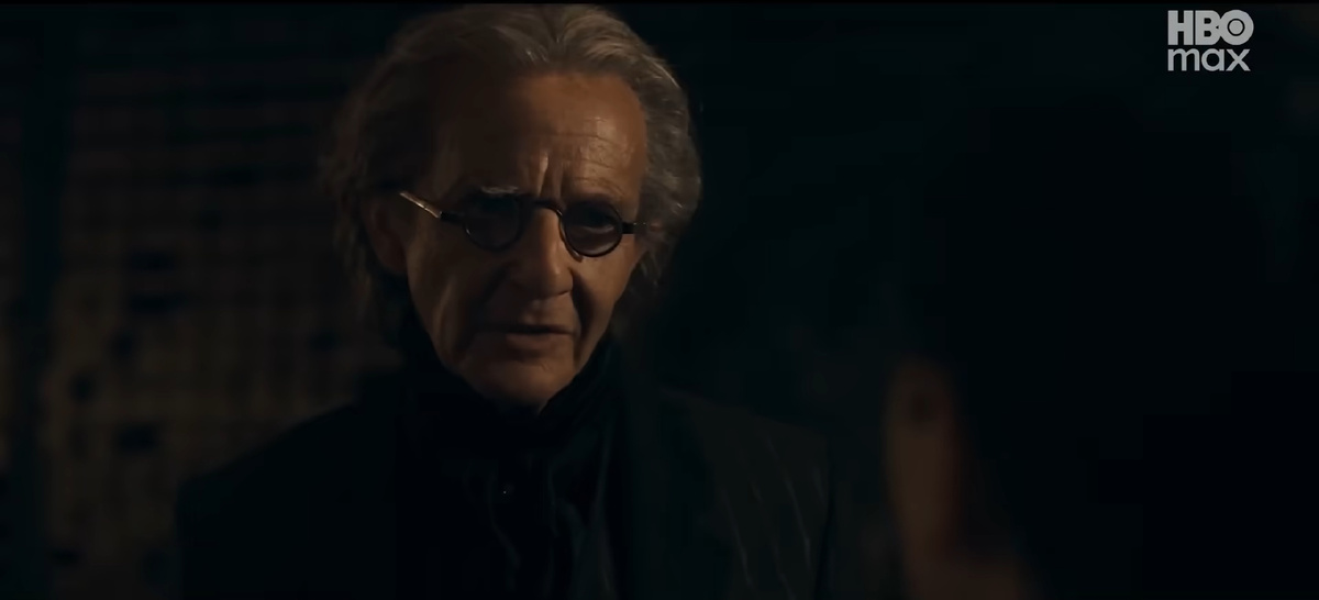 Антон Лессер в роли мистера Оливандера