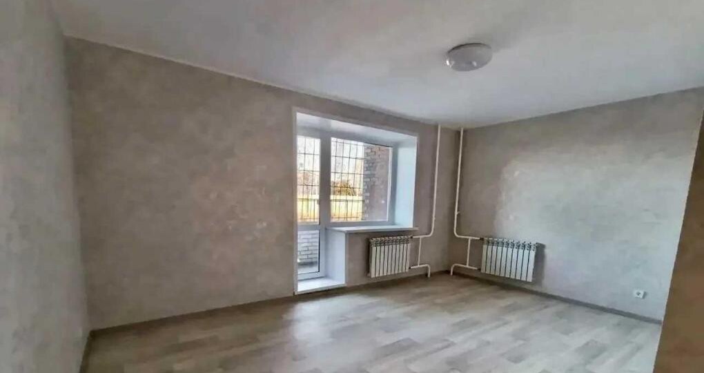 Омичей из аварийного дома на Королева расселяют в маневренный фонд