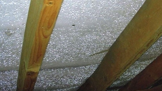 Конденсат на крыше теплицы — источник тех же капель, что и при дождевании