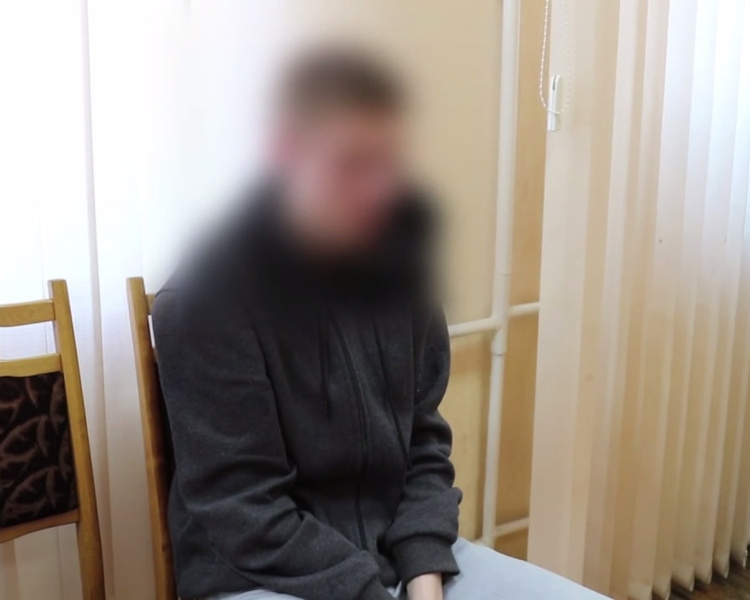     В Курске полицейские задержали парня за расклейку рекламы запрещенных веществ