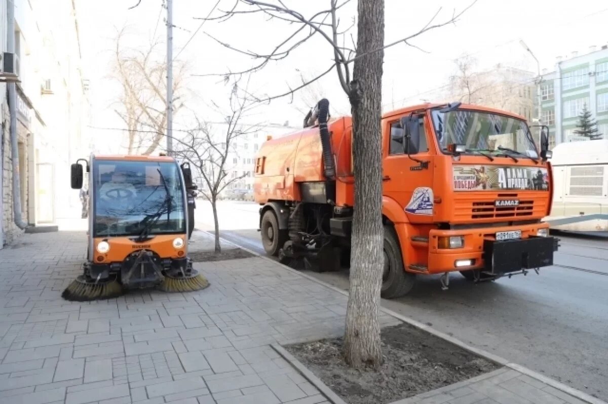    Более 70 поливомоечных машин и пылесосов задействуют в генуборке Самары