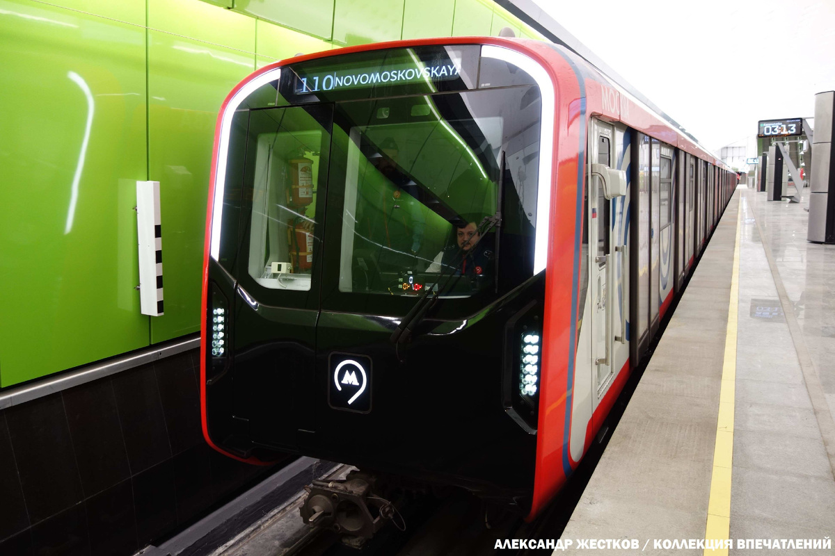 Поезд отправляется. Фото автора из книги "Секреты московского метро. Коллекция впечатлений"