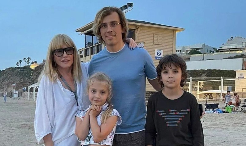 Алла Пугачева переоформила часть дома в деревне Грязь на детей