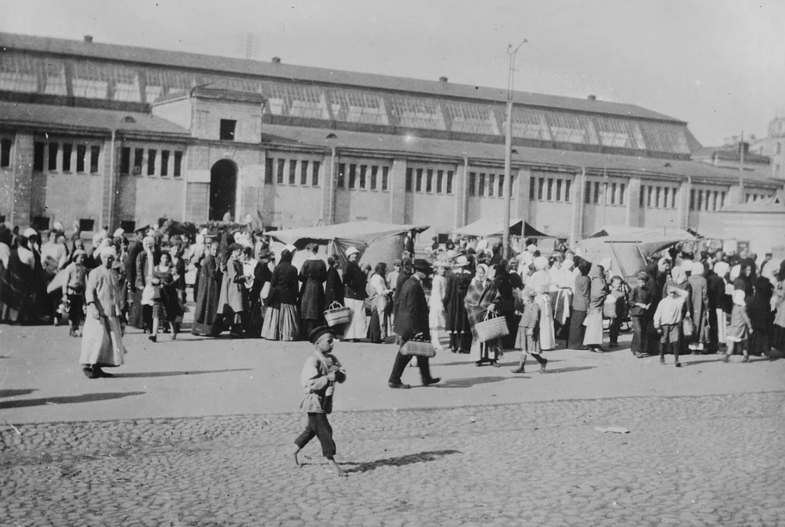 Мой любимый сайт архивных фото Pastvu.com, к сожалению, не работает, поэтому здесь и далее просто дореволюционные снимки из интернета, которые подходят тематически