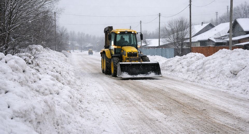 Жительница Пойковского поставила под сомнение работу коммунальщиков, показав «уборку» снега на видео