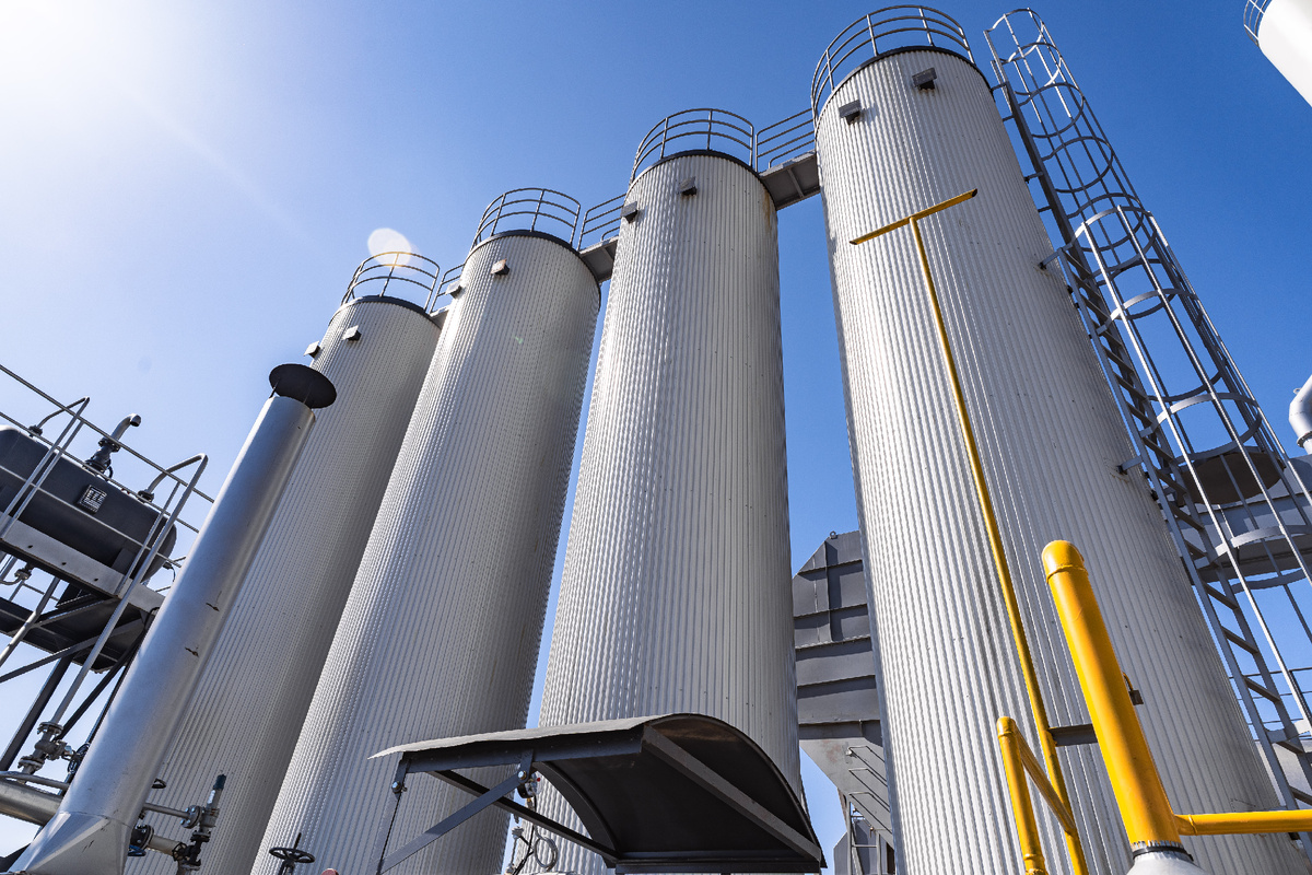 Вертикальные или горизонтальные резервуары для битума: что выбрать для АБЗ