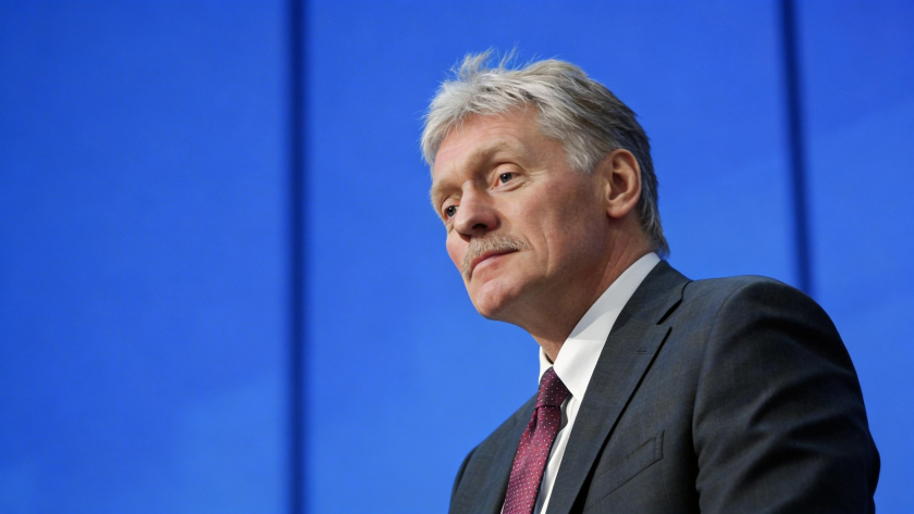    Пресс-секретарь президента России Дмитрий Песков во время специальной программы "Итоги года" с Владимиром Путиным в Москве | © РИА Новости / Сергей Гунеев