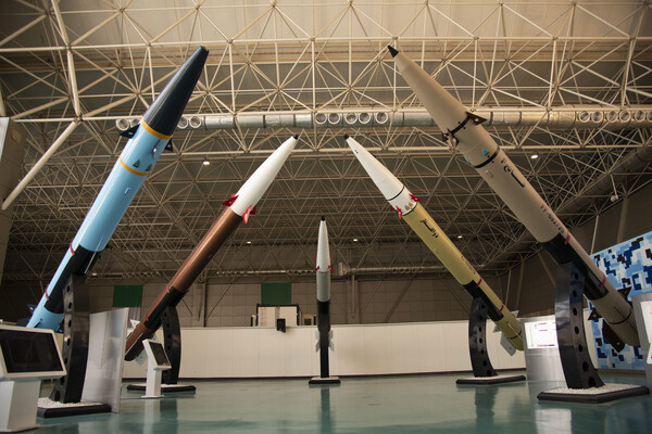 Баллистические ракеты, выставленные на выставке аэрокосмических сил Корпуса стражей исламской революции Ирана / Sobhan Farajvan/Keystone Press Agency/Global Look Press   📷