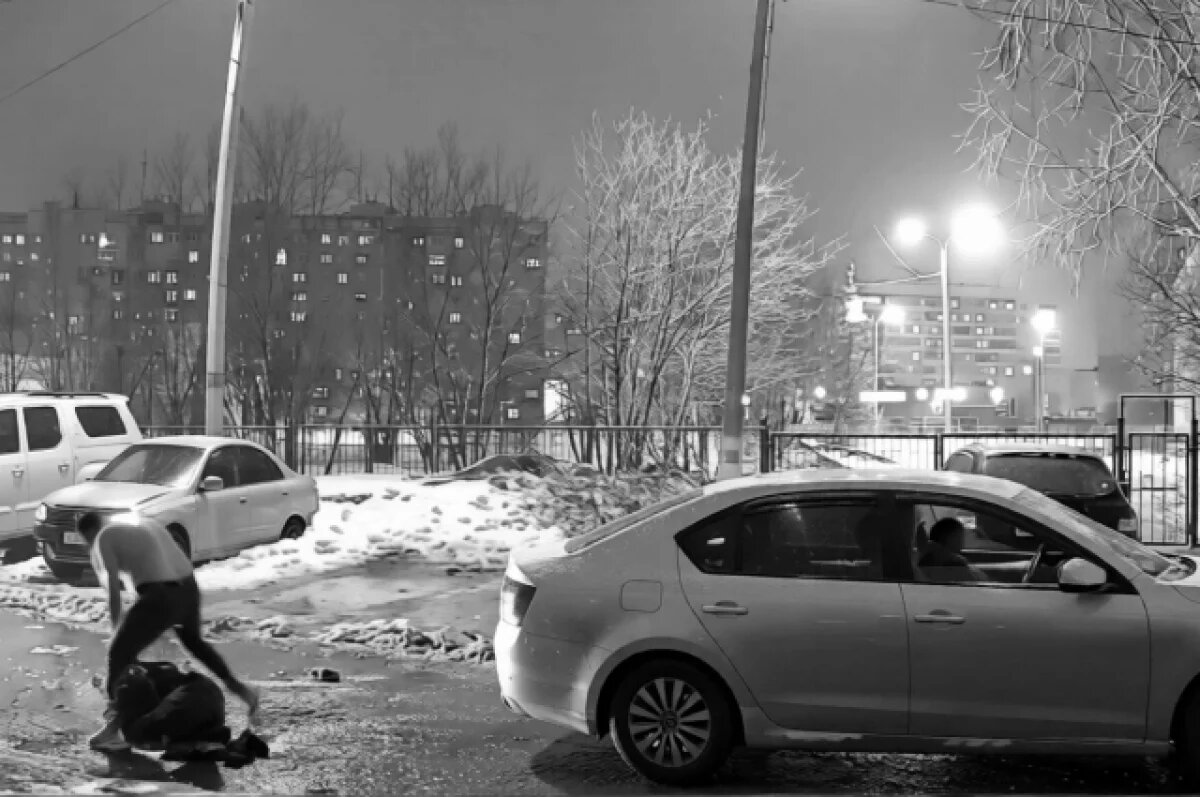    В уфимской Шакше пьяный водитель сбил мужчину и пытался добить его во дворе