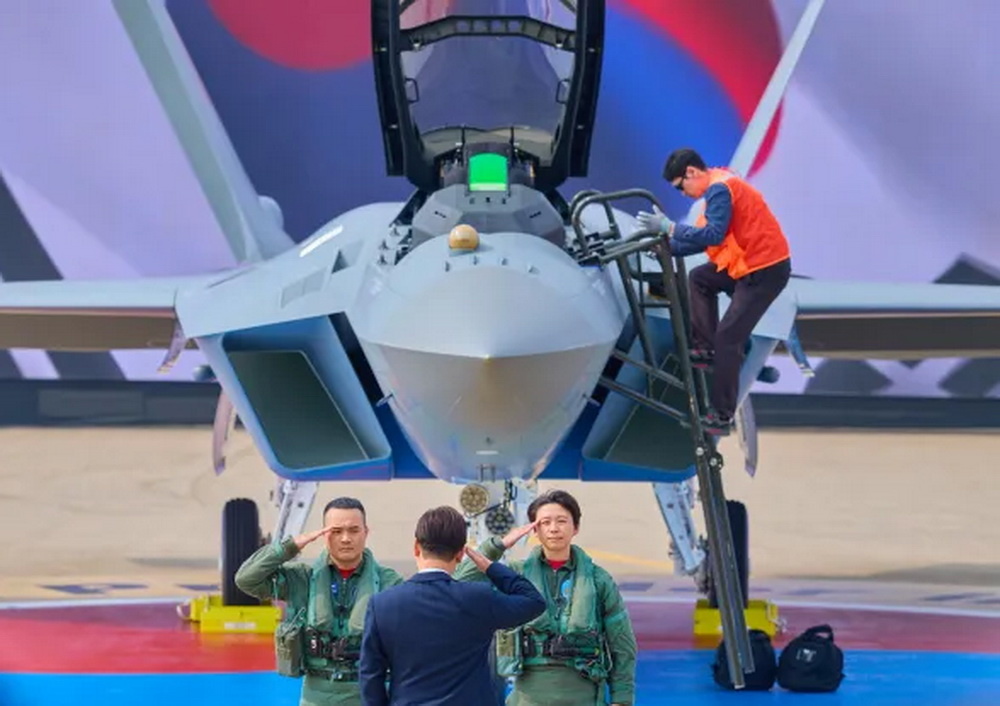 Первый серийный истребитель KF-21