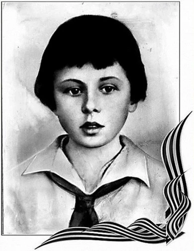 «Упал ребенок,.. перерезан, он галстук в кулачке держал»: история 10-летней девочки, которая спасла раненых и погибла