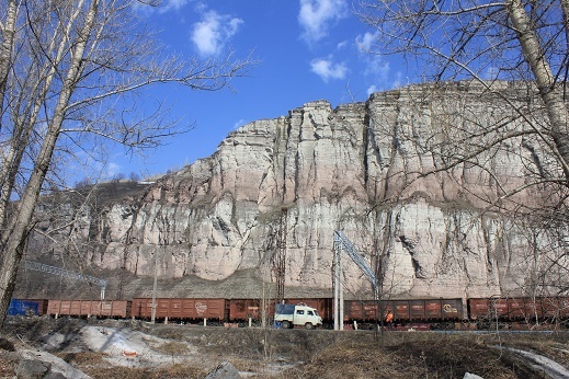Фотографии Татьяны Немшановой разных лет. Весна на Южном Урале. Красная скала. Горы Южного Урала. Окрестности города Миньяр.