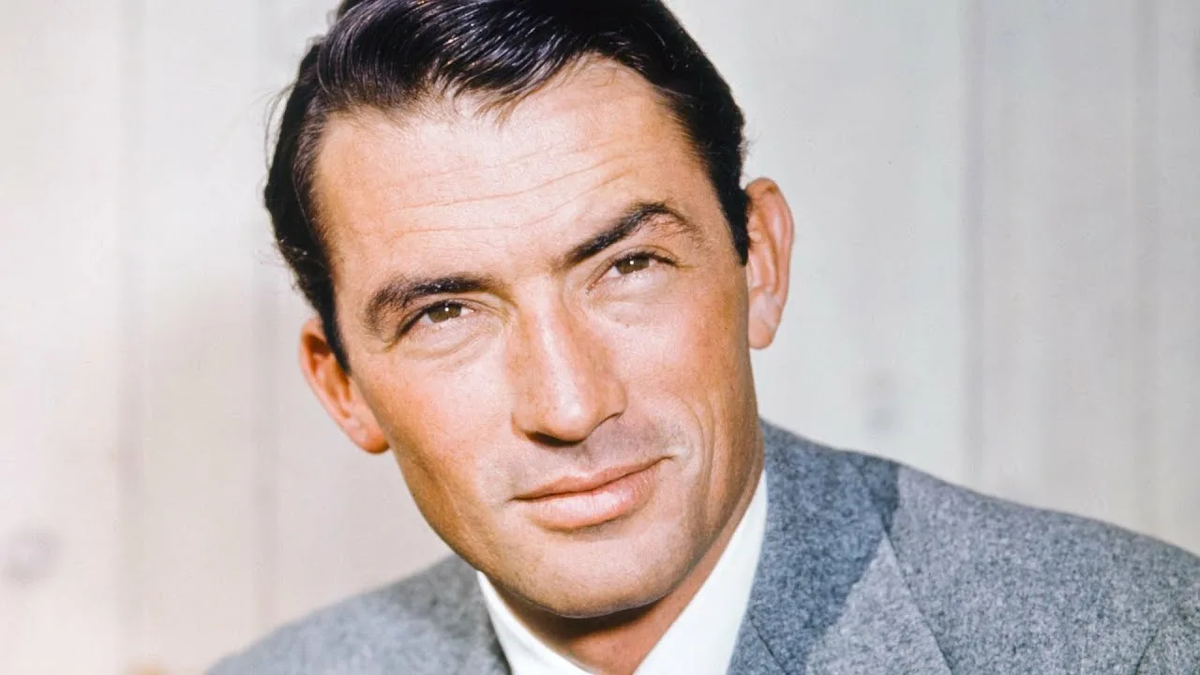 "Я сбежал из суда в пижаме и женился на своей библиотеке": шокирующие мемуары Грегори Пека о любви к страусам 