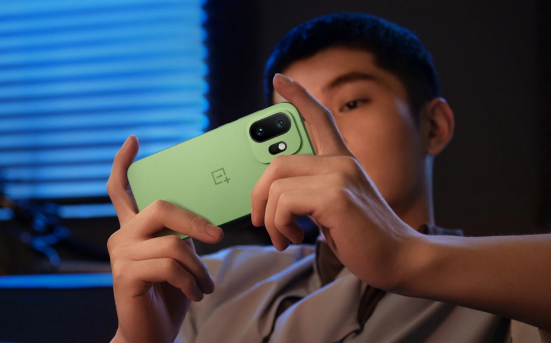 Мобильный телефон очень компактный