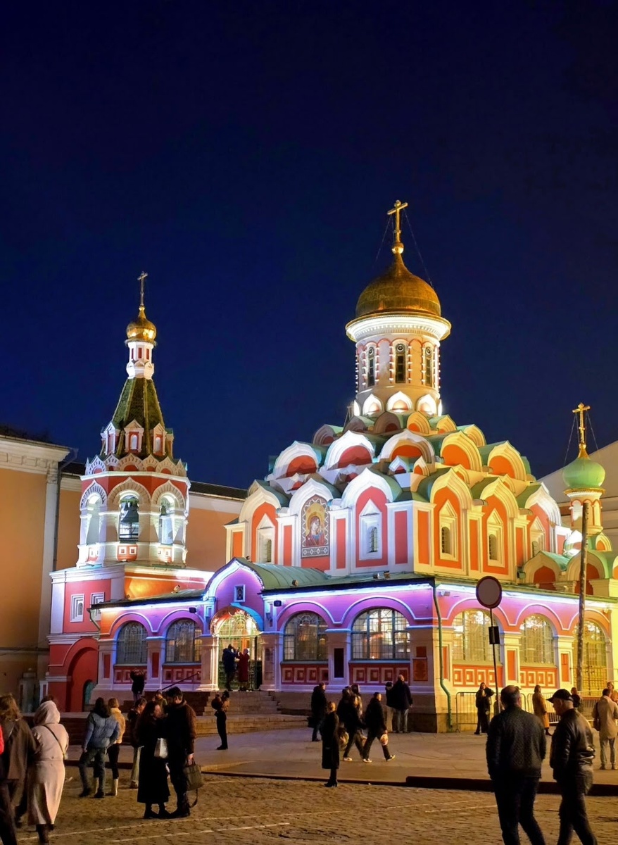 Родные души уходят на небо. И мы те, кто остаёмся на земле, должны  молиться за них.