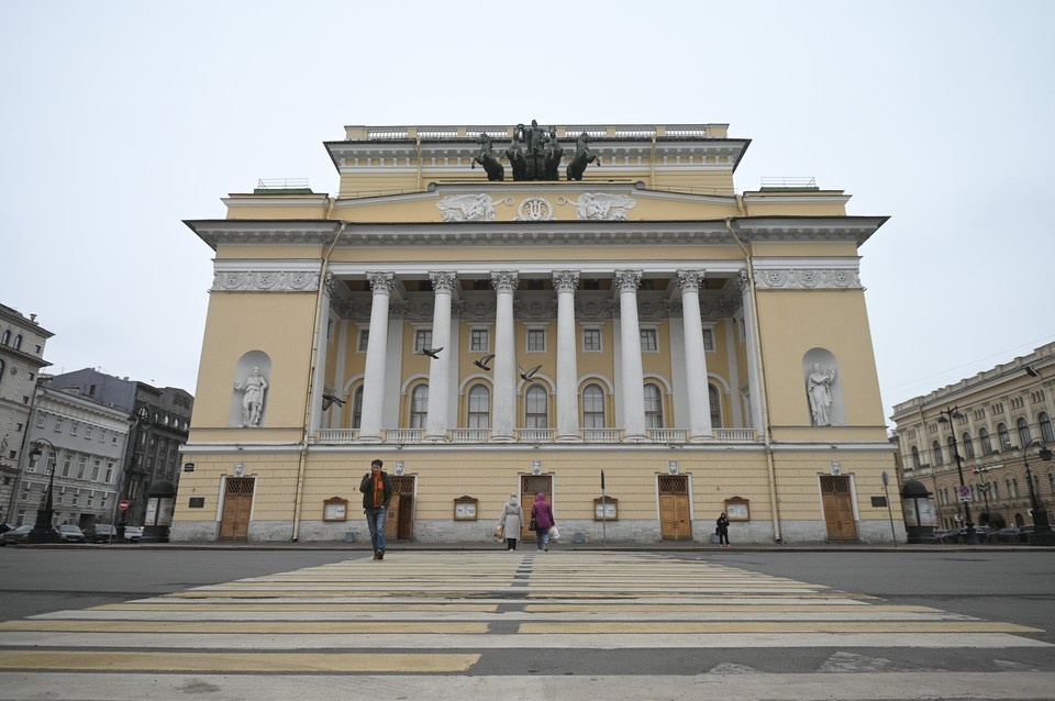    Разобрались, почему в театрах Петербурга остаются места с плохой видимостью. Алексей БУЛАТОВ