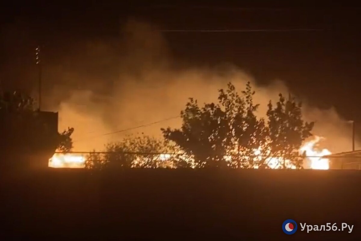    В Оренбургской области произошло пять пожаров за сутки. На одном из них погиб мужчина